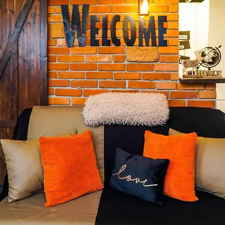 Rustic Flat With Perfect Location *