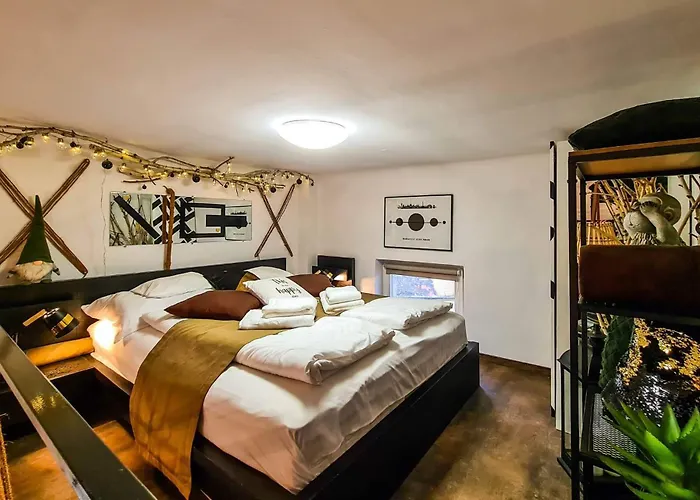 Rustic Flat With Perfect Location